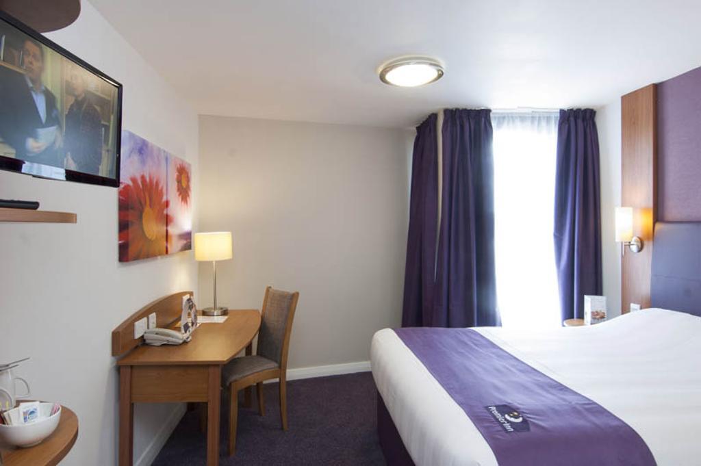 Premier Inn Inverness Centre - River Ness Room photo