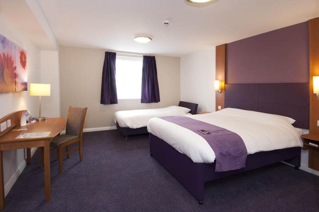 Premier Inn Inverness Centre - River Ness Room photo