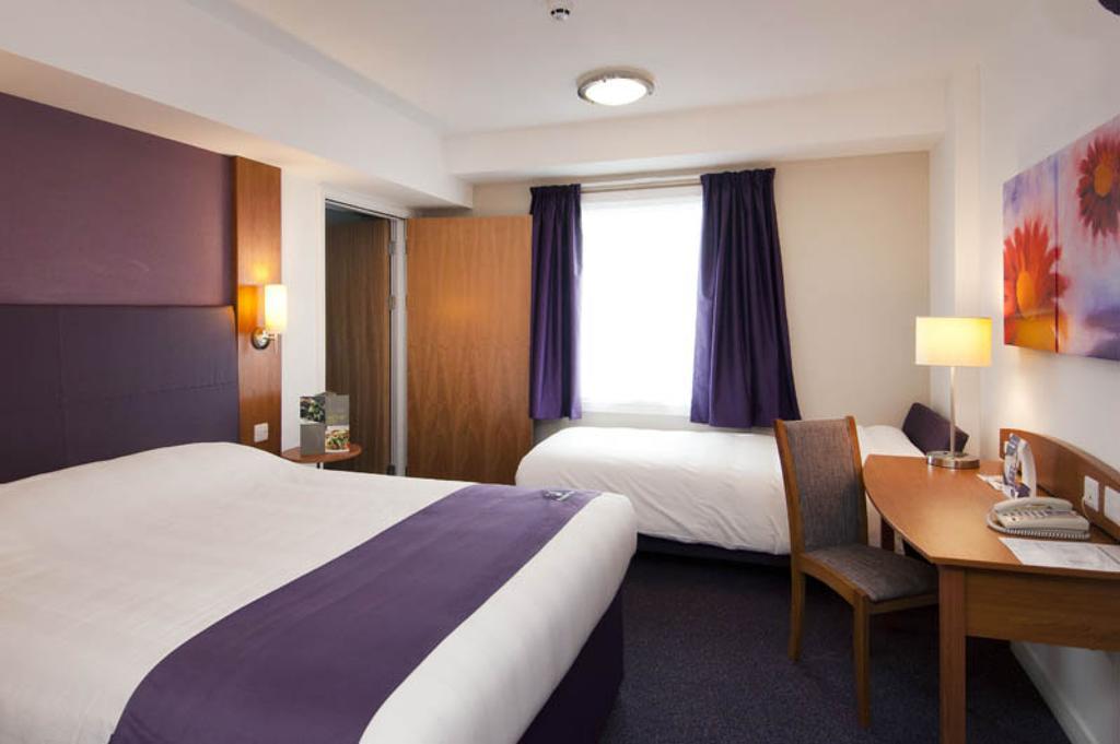 Premier Inn Inverness Centre - River Ness Room photo