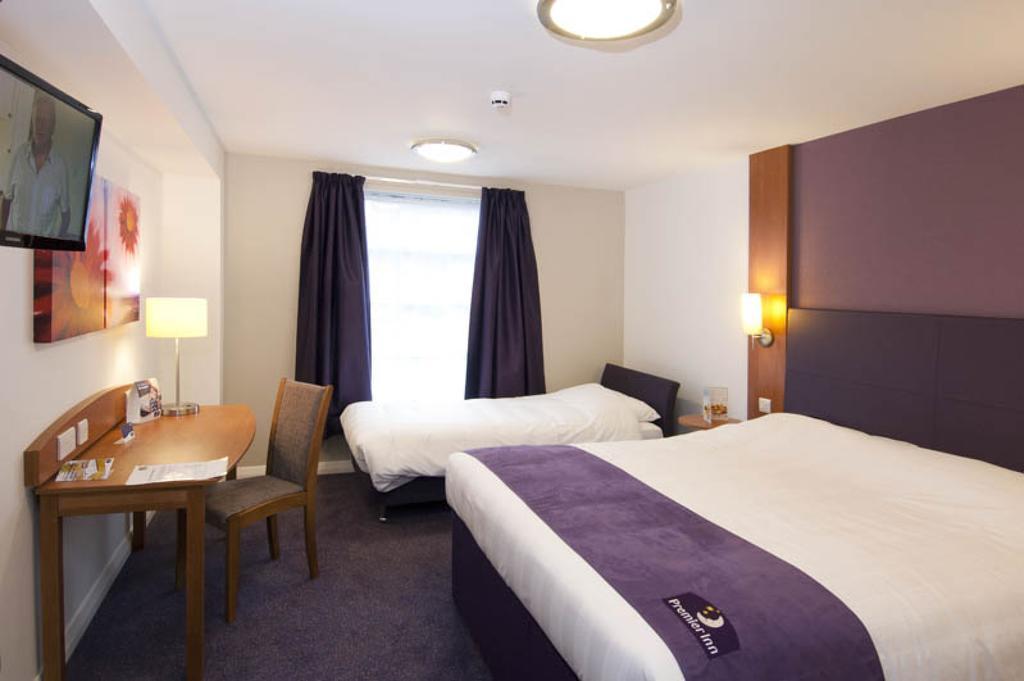 Premier Inn Inverness Centre - River Ness Room photo