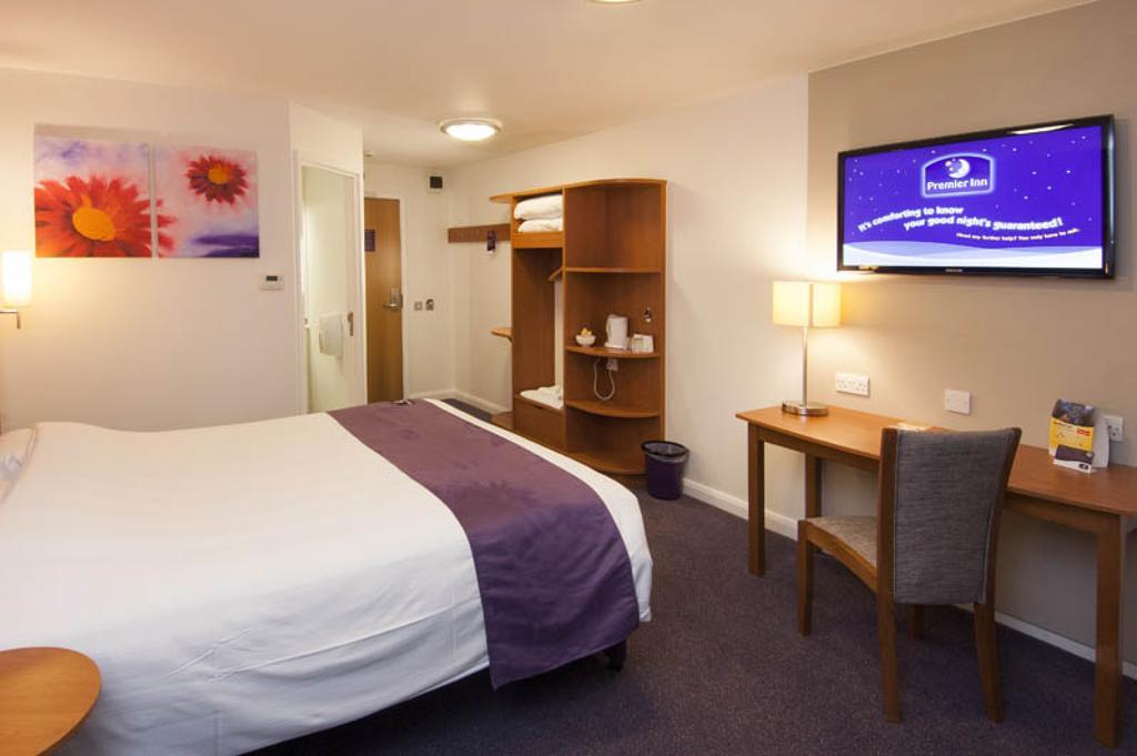 Premier Inn Inverness Centre - River Ness Exterior photo